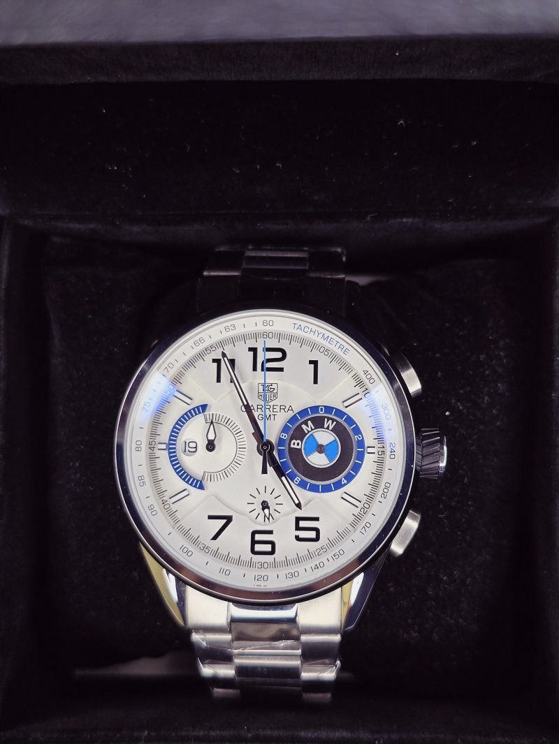 Carrera Style GMT – Cronógrafo com Mostrador Branco Esportivo