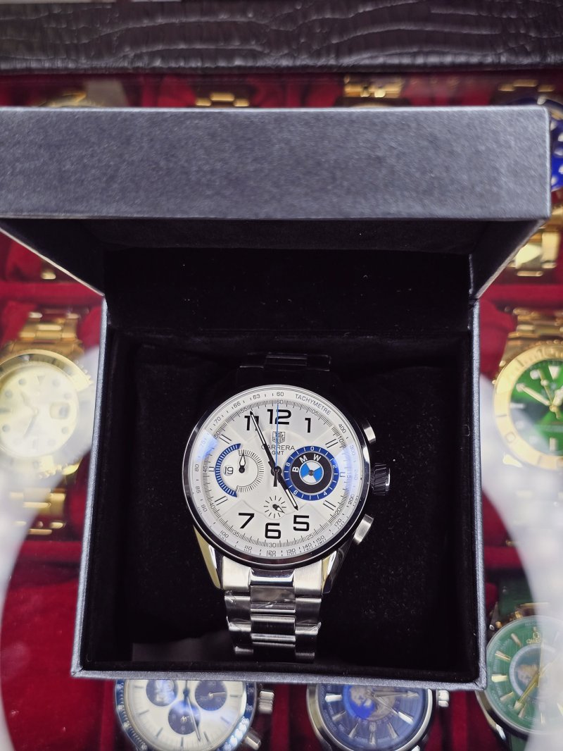 Carrera Style GMT – Cronógrafo com Mostrador Branco Esportivo