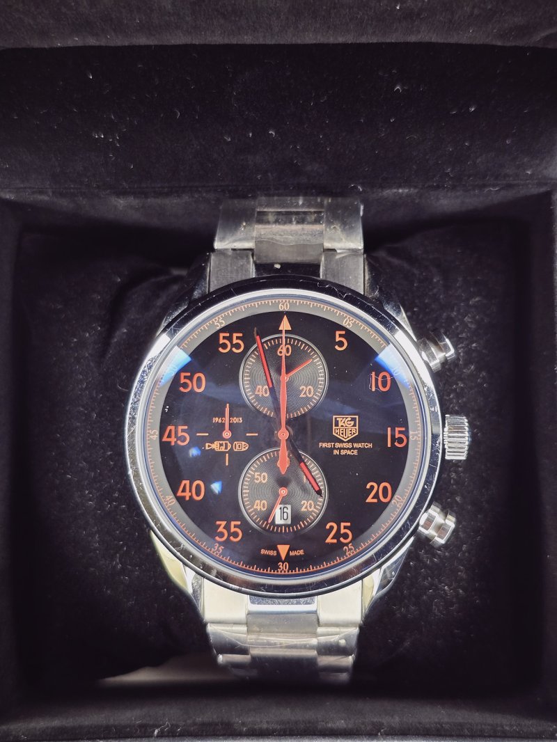 Tag Carrera Style – Cronógrafo Preto e Laranja