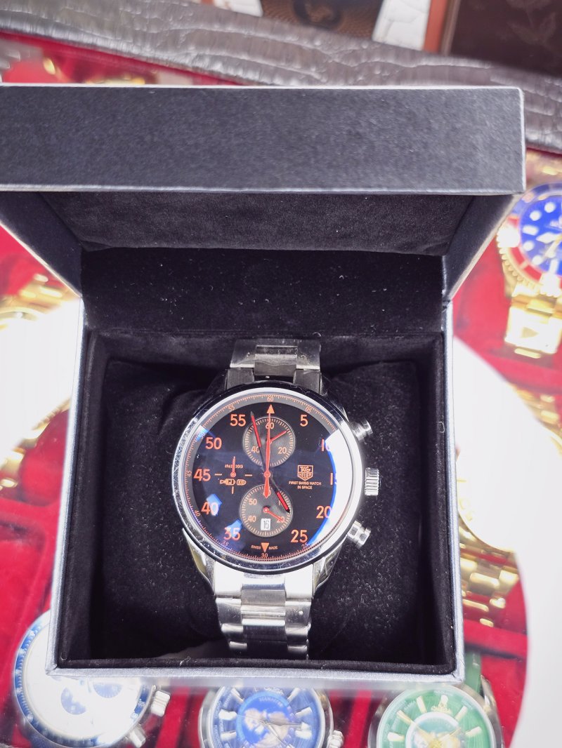 Tag Carrera Style – Cronógrafo Preto e Laranja